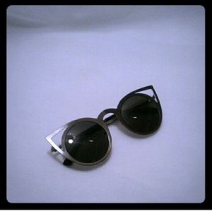 Cat-eye metal framed sunglasses